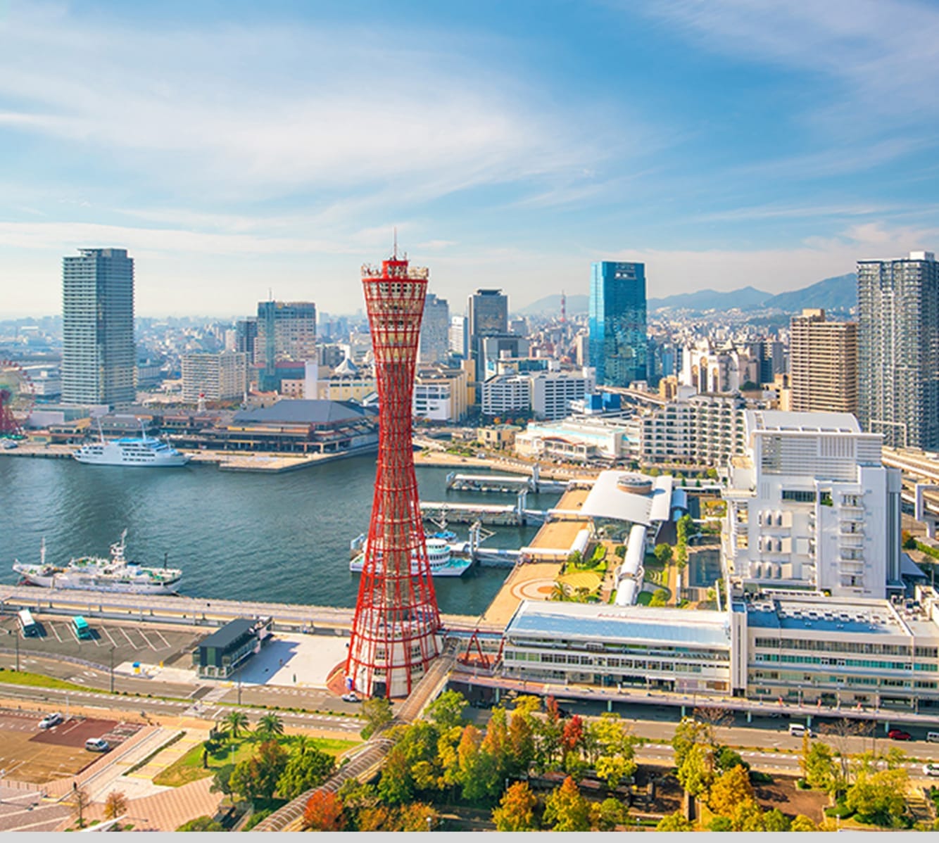 神戸ポートタワーを中心とした神戸の風景